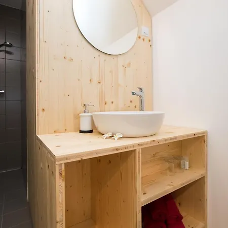 Konukevi Hisa Erlah 3*