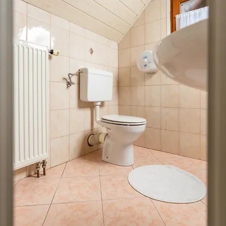 Konukevi Hisa Erlah 3*