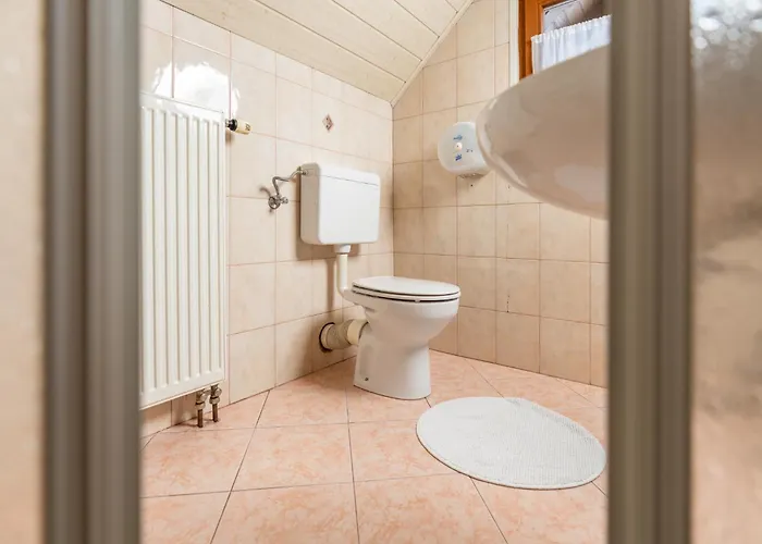 בית הארחה Hisa Erlah 3*