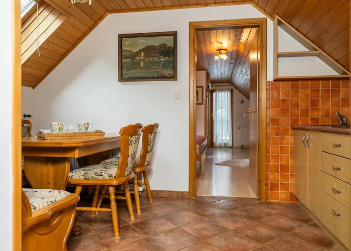 Hisa Erlah בית הארחה 3*